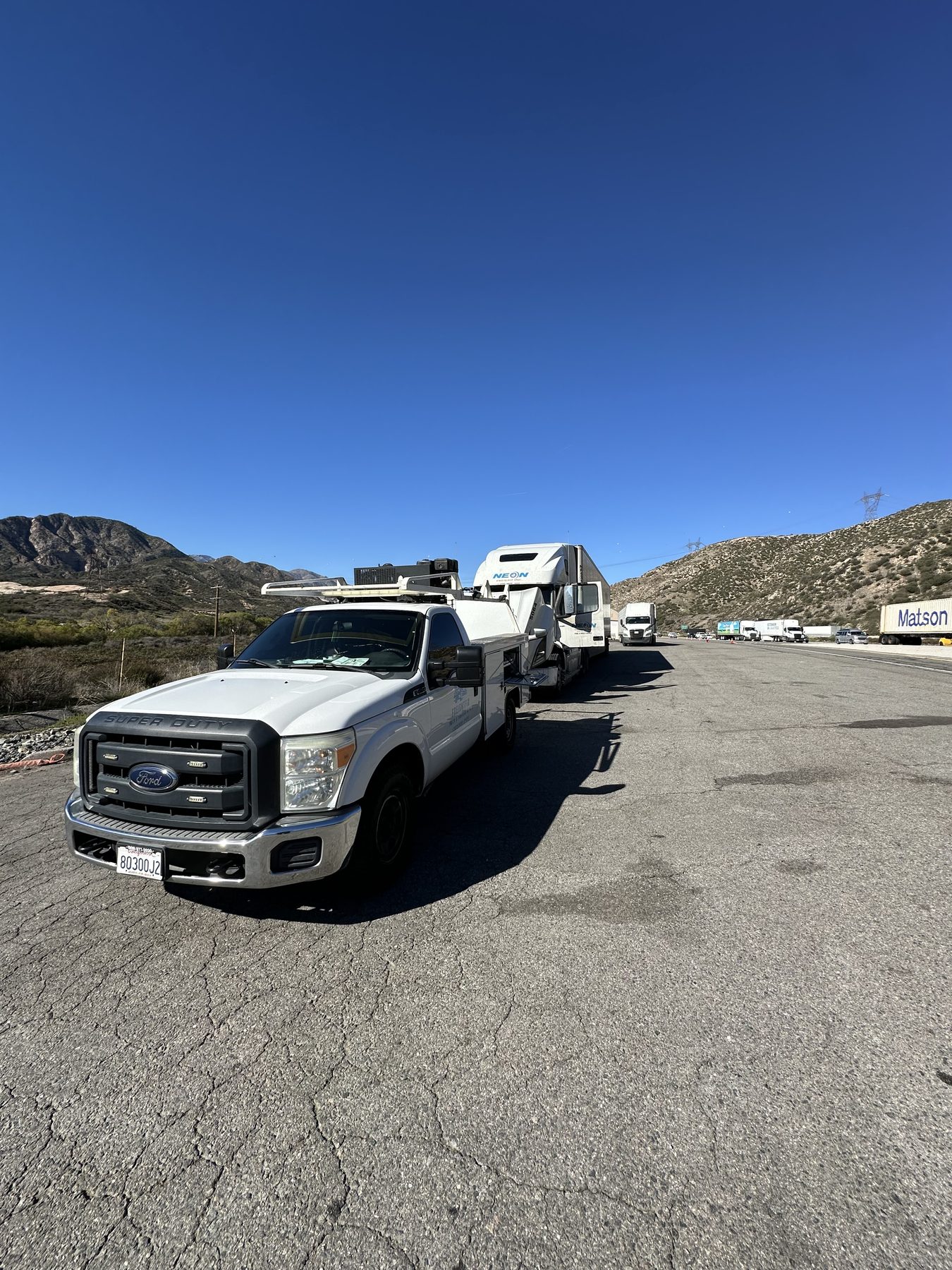 FreightFix roadside service truck assisting a semi truck in Southern California