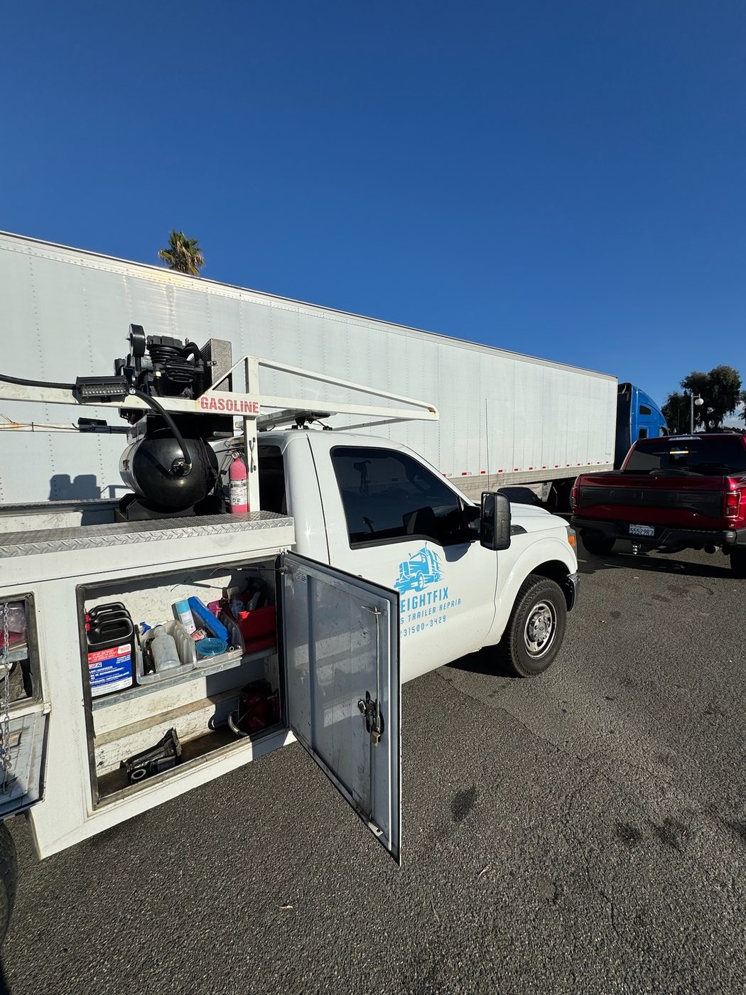 FREIGHTFIX service truck supporting trailer repair at a fleet yard
